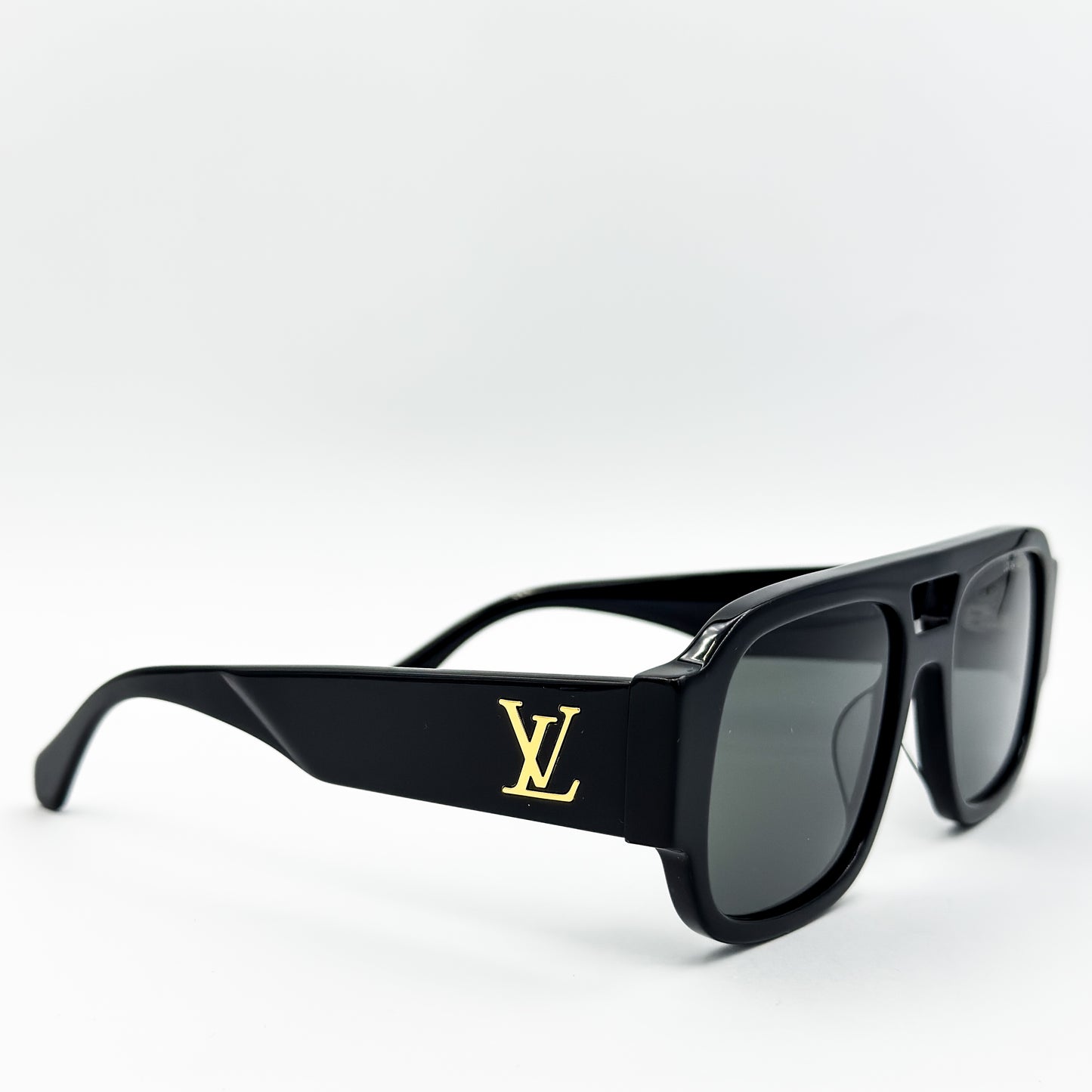 OA Louis Vuittion Clash Pilot