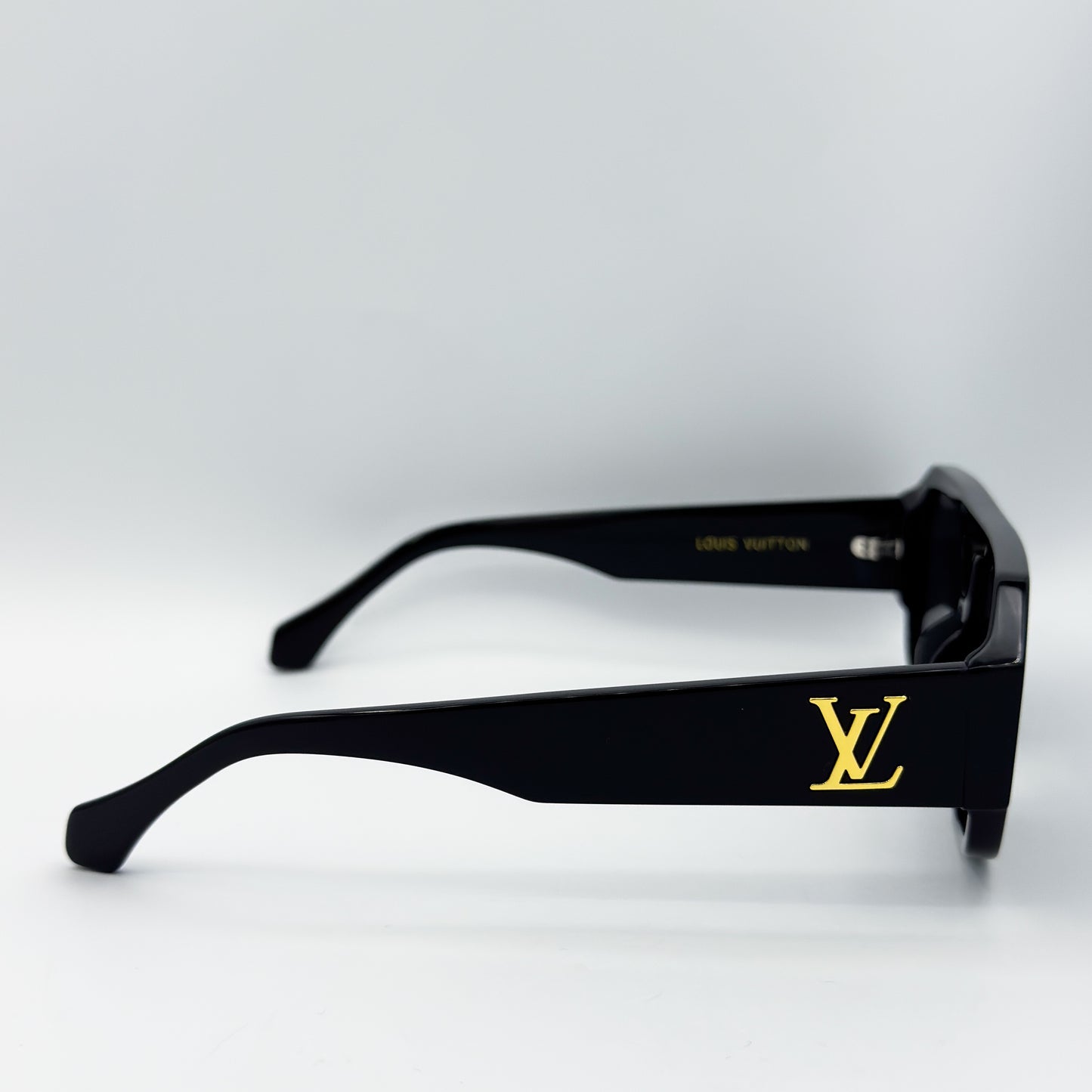 OA Louis Vuittion Clash Pilot