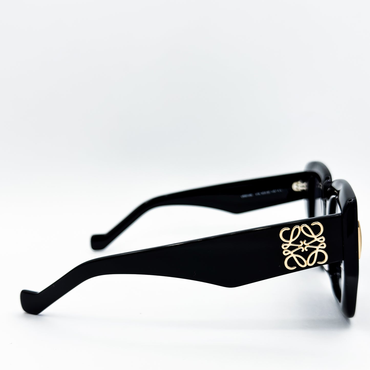 OA Loewe Square Screen