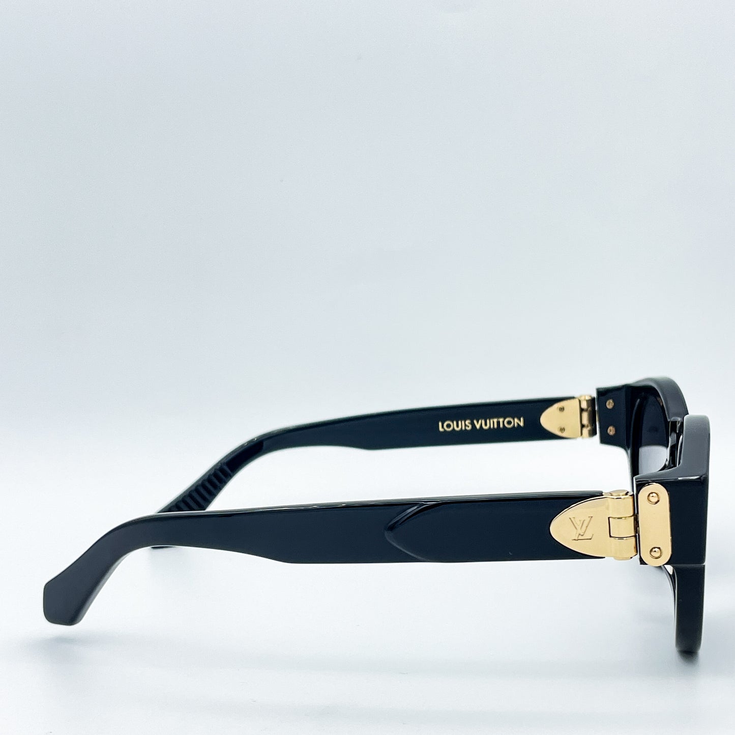 Louis Vuittion Legacy Round