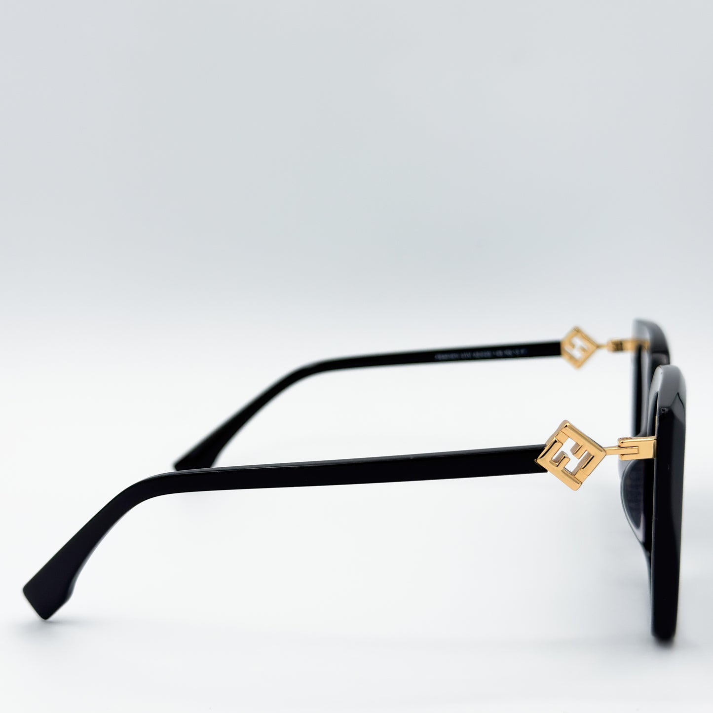 OA Fendi FE40161