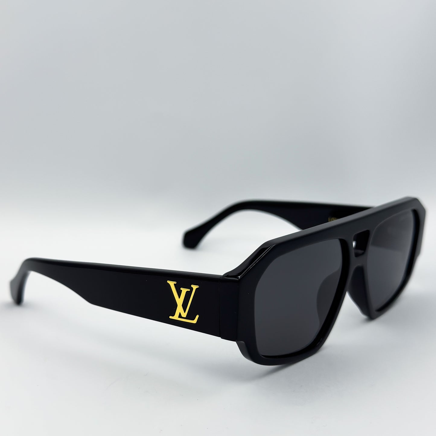 OA Louis Vuittion Clash Pilot