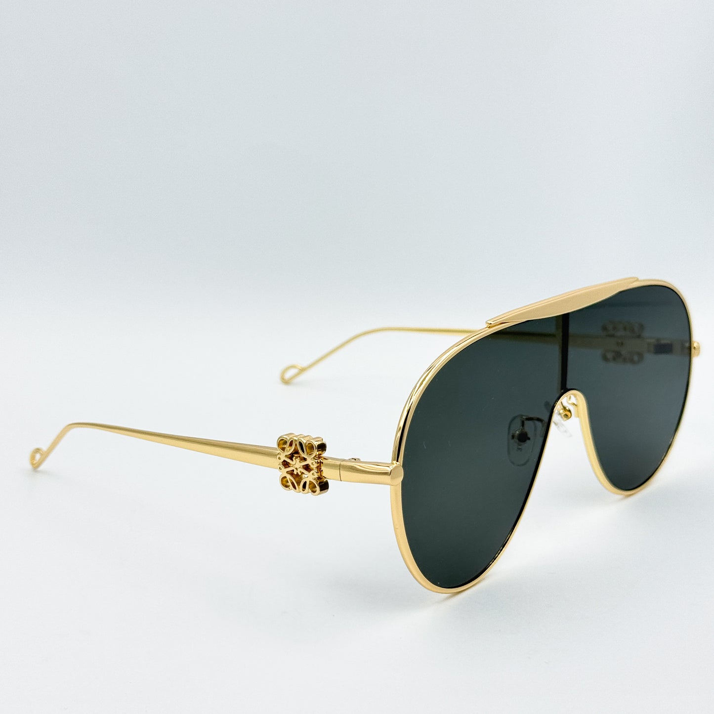 OA Loewe Shield Metal
